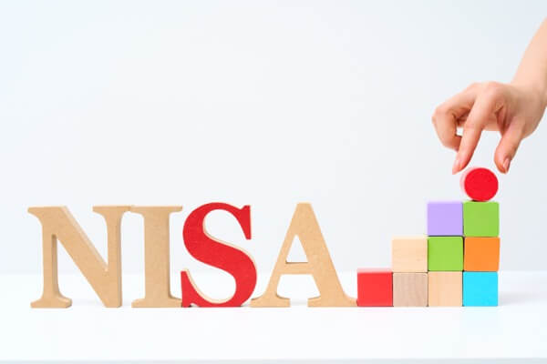 新NISAの分配金は「再投資型」と「受取型」のどっちがいい？